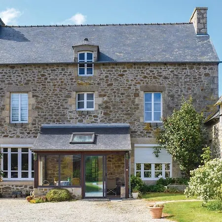 Vakantiehuis Amazing In W/ 4 Bedrooms&wifi Plancoët