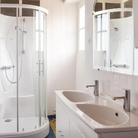 Дом отдыха 4 Bedroom Awesome In *